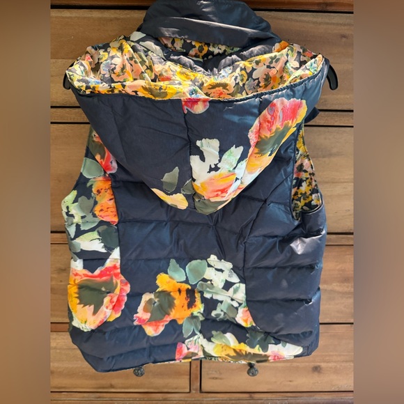 Anthropologie Floral Puffer Vest with Hood - Picture 3 of 6